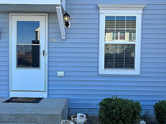3rd image of 24 Stafford Cir