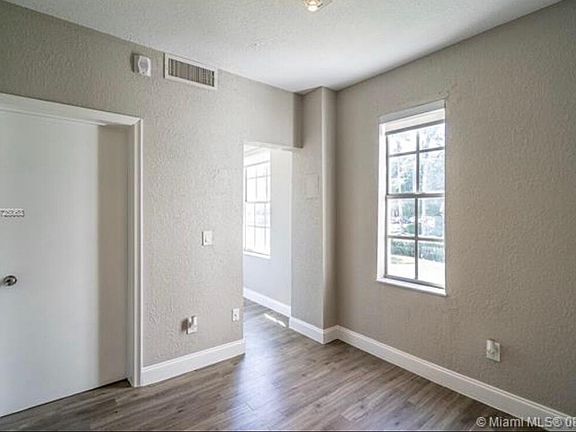 2nd image of 700 Euclid Ave