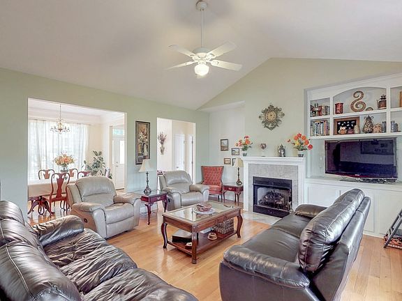 3rd image of 113 Fiord Dr