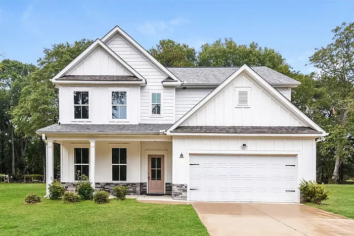 5 bed, 3.0 bath, 2557 sqft, $2,795 — Photo 1