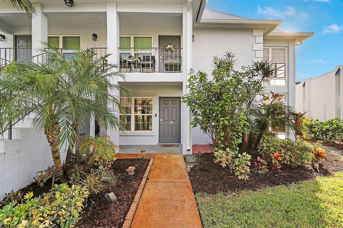 Building Photo - 964 NW Spruce Ridge Dr #D1