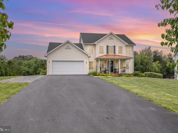 210 Sunset Dr, Mount Holly Springs, PA 17065