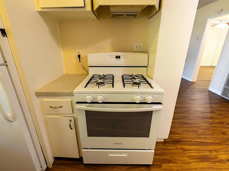 Sleepy Hollow Apartments — Photo 25