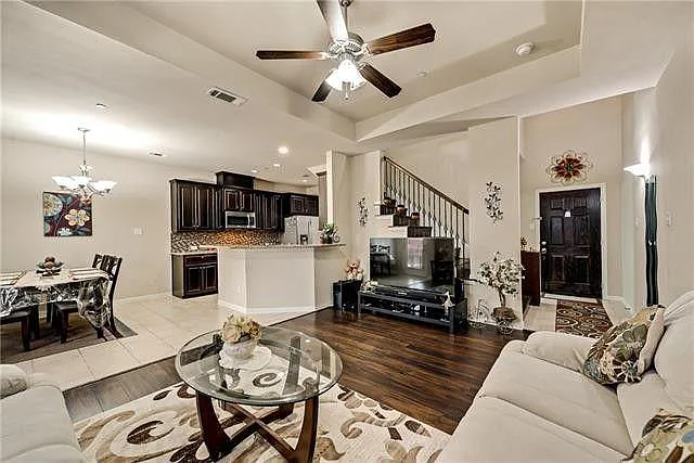 4651 Penelope Ln — Photo 3