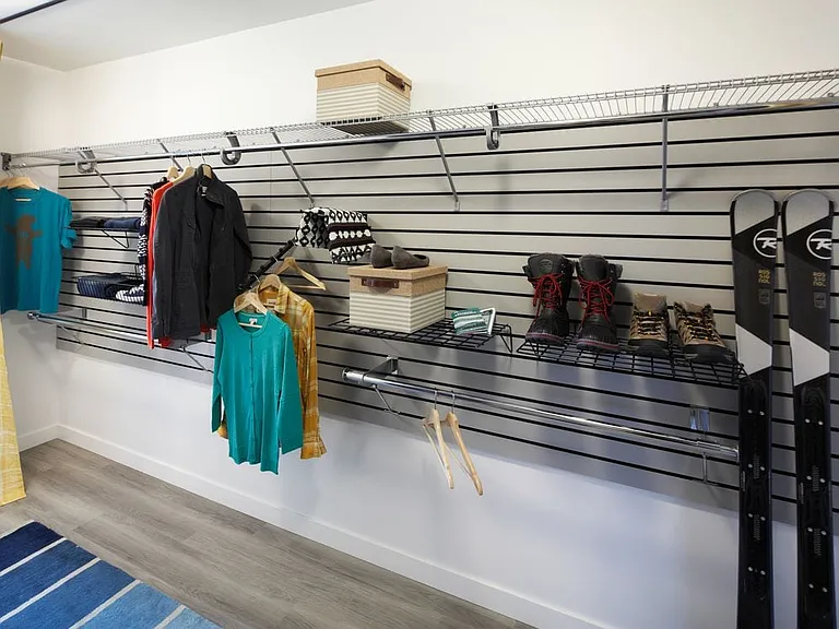 Customizable closet