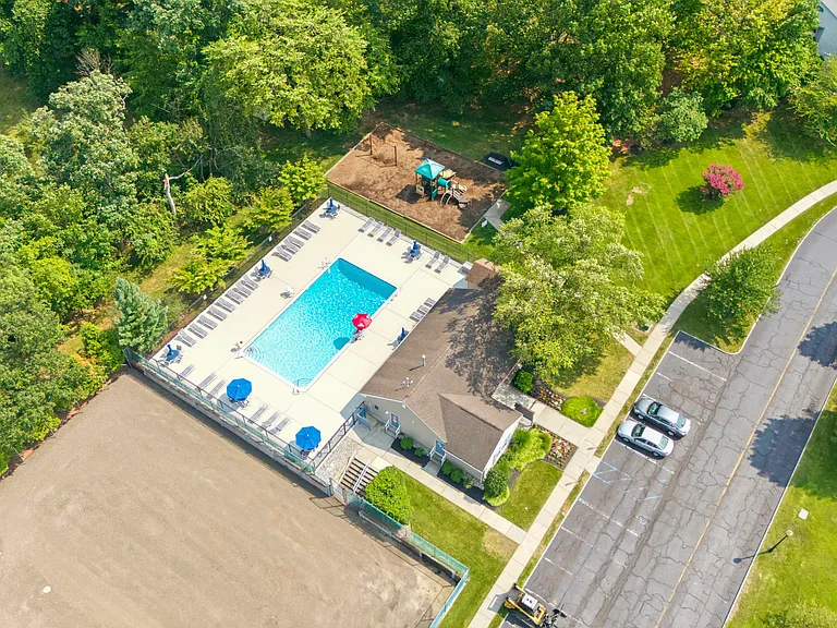 703 Porter Way W — Photo 45