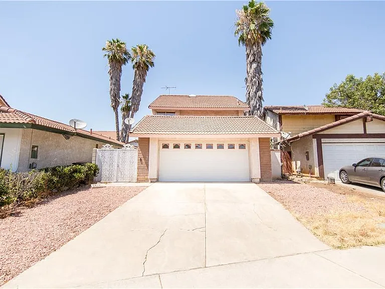 23464 Rolanda Dr — Photo 3