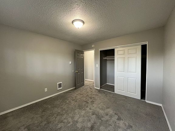 5th image of 15151 SE Stark St APT 15