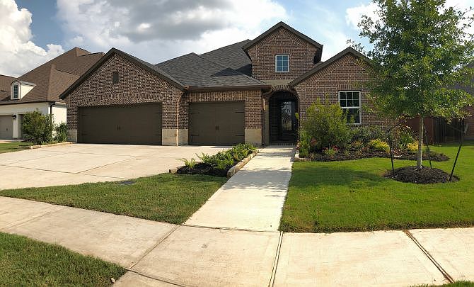 9718 Carver Exterior