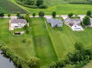 1165 Dale St SW, Hutchinson, MN 55350
