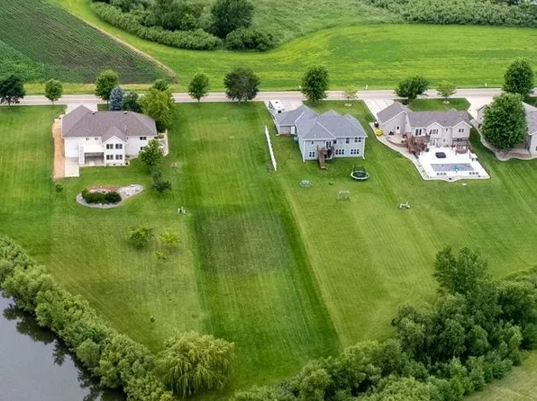 1165 Dale St SW, Hutchinson, MN 55350