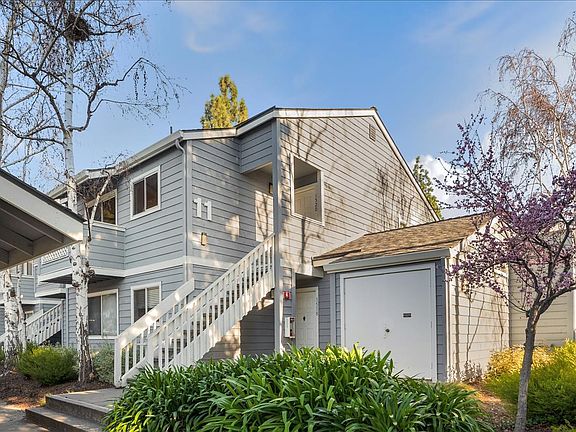 2nd image of 1520 Four Oaks Cir