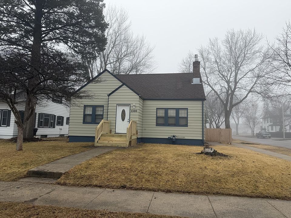 1st image of 1300 7th Ave