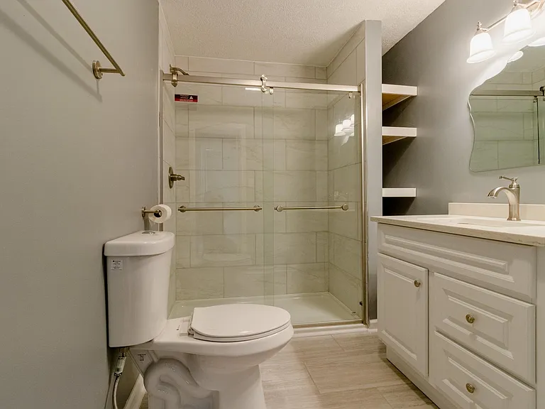 916 Phineas St #2 — Photo 7