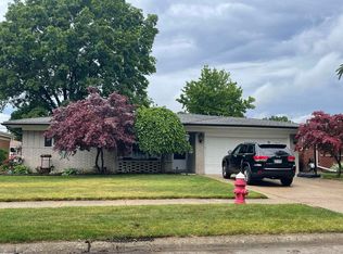 11485 Racine Rd, Warren, MI 48093