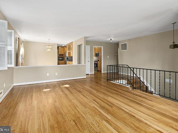 4th image of 8415 Bound Brook Ln