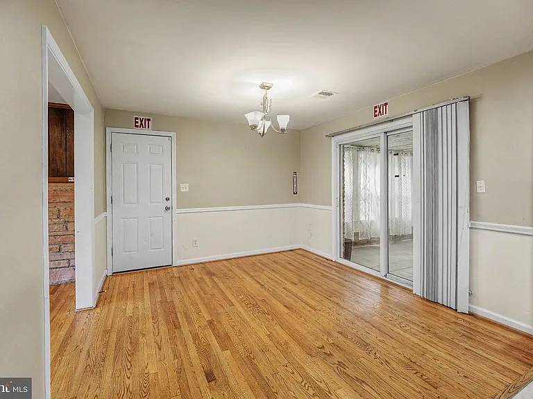 10708 Norman Ave — Photo 14