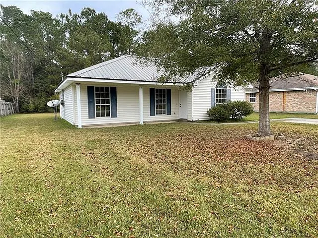 3 bed, 2.0 bath, 1220 sqft, $1,650 — Photo 2