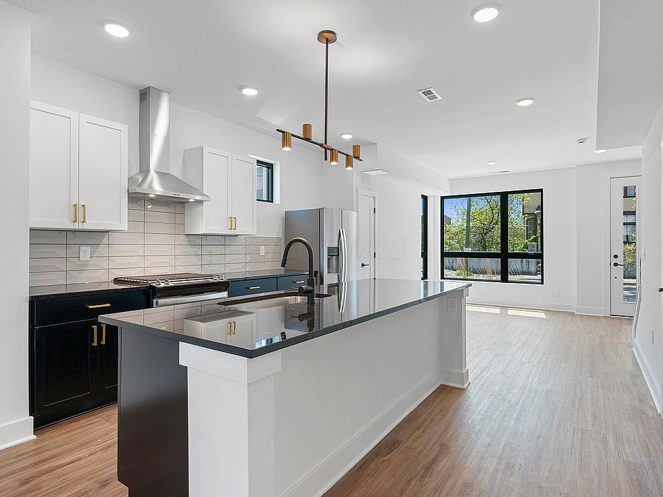 1st image of 1108 Oak St #11