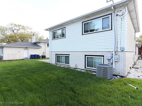 4th image of 10935 S Harlem Ave