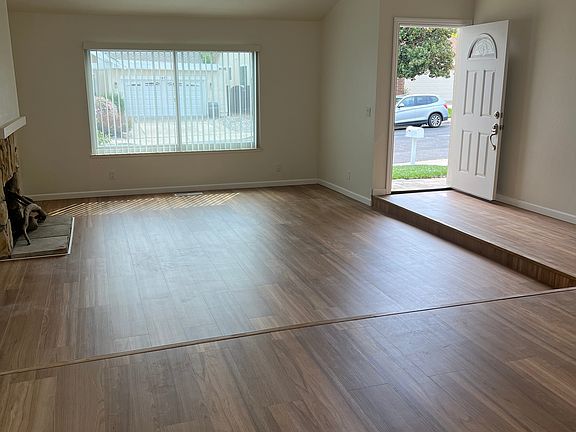 Ready for a nice sofa, coffee table, and a dinning set.