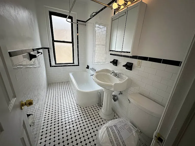 1005 Walton Ave #3F — Photo 5