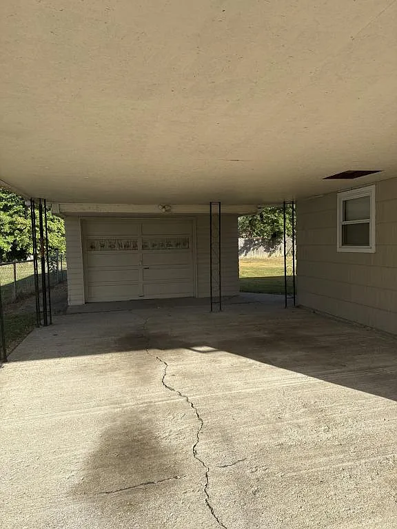 2915 Meadowlark Rd — Photo 2