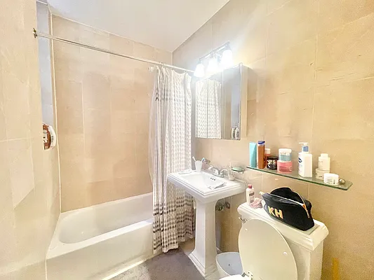 Rented by Century 21 Premier  | media 13