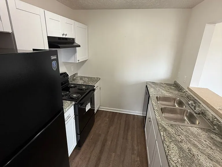 Rising Sun Apartments — Photo 17