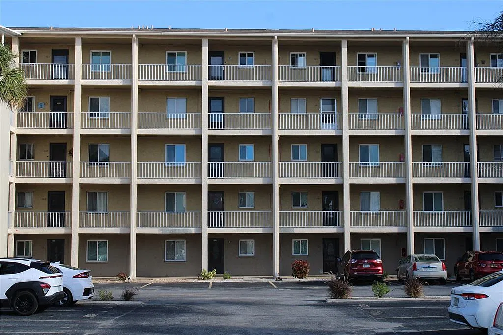 2 bed, 1.0 bath, 1040 sqft, $2,000 — Photo 1