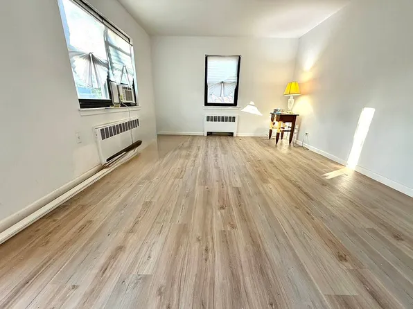 219-36 74th Ave #1, Oakland Gardens, NY 11364