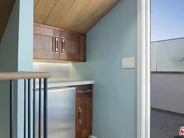 1347 Palisades Beach Rd — Photo 49