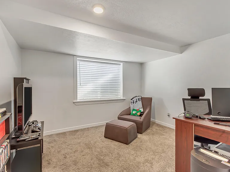 5943 Genoa Ln — Photo 24