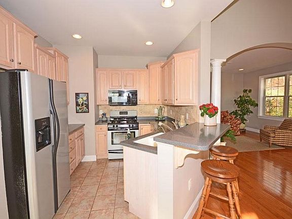 3rd image of 279 Sparrow Ln