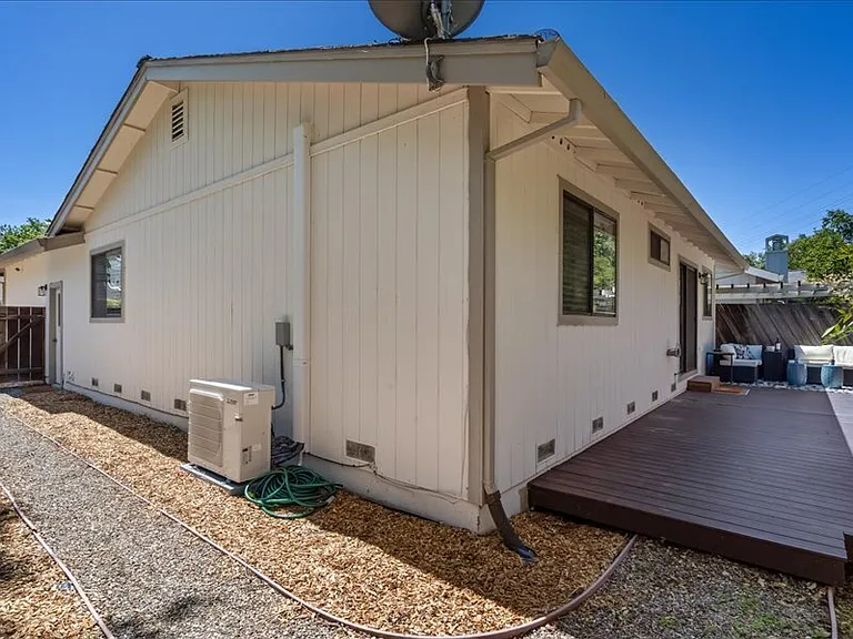 843 Falcon Way — Photo 23