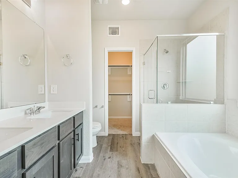 2934 Lawrence Park Ct — Photo 20