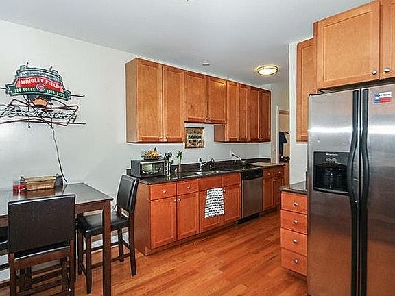 5th image of 2161 N Oakley Ave APT 1