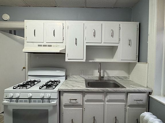 3rd image of 256 Lafayette Ave #9