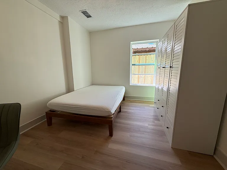 1002 S Glenwood Blvd — Photo 33