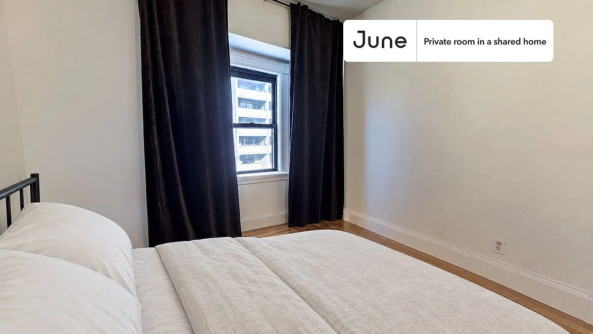 132 Chiswick Rd — Photo 1