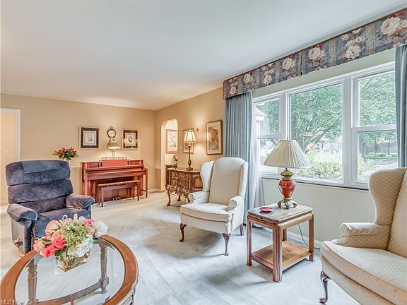 4th image of 222 Kenwick Dr