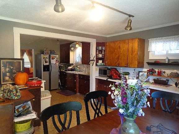 3rd image of 92 Oakwood Ave