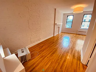 Rented by Metropolis Real Estate of Manhattan