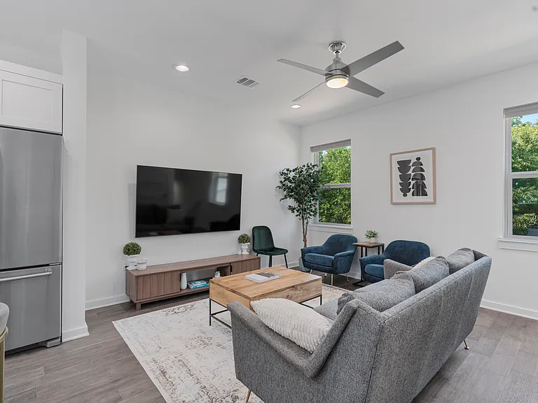 4700 Prock Ln #B — Photo 2