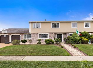 16 8th Ave, Monroe Township, NJ 08831