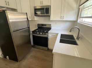 19205 Bessemer St, Reseda, CA 91335