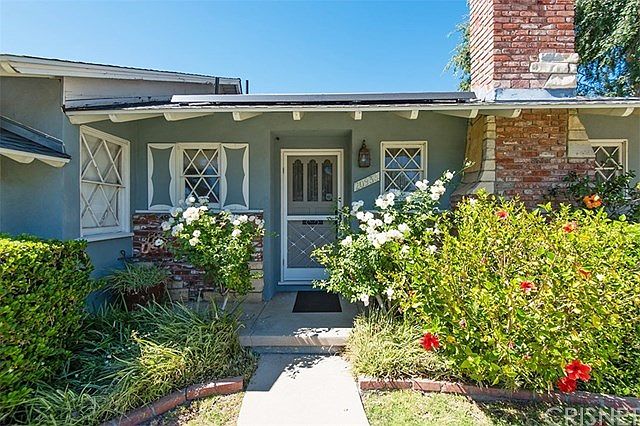20933 Hemmingway St, Canoga Park, CA 91304 | Zillow