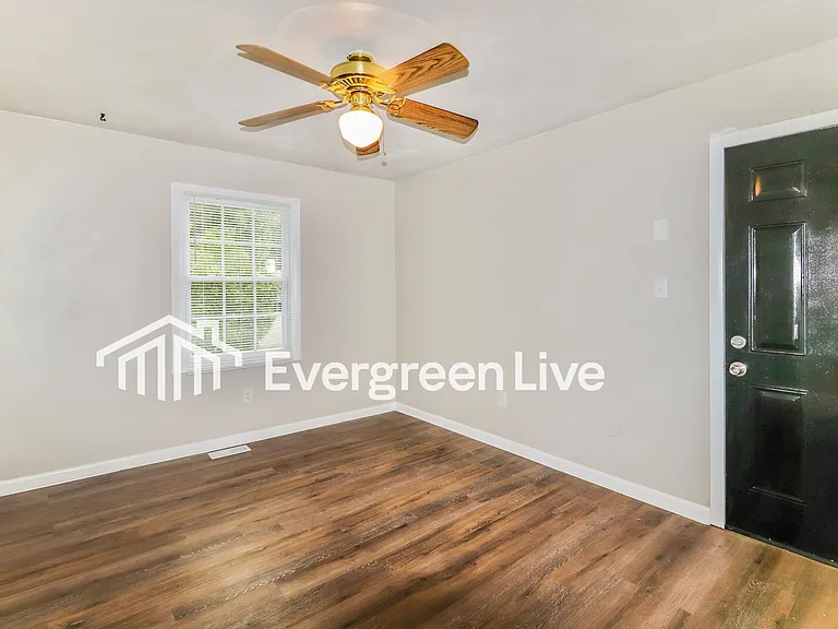 2436 Strawberry Ln — Photo 3