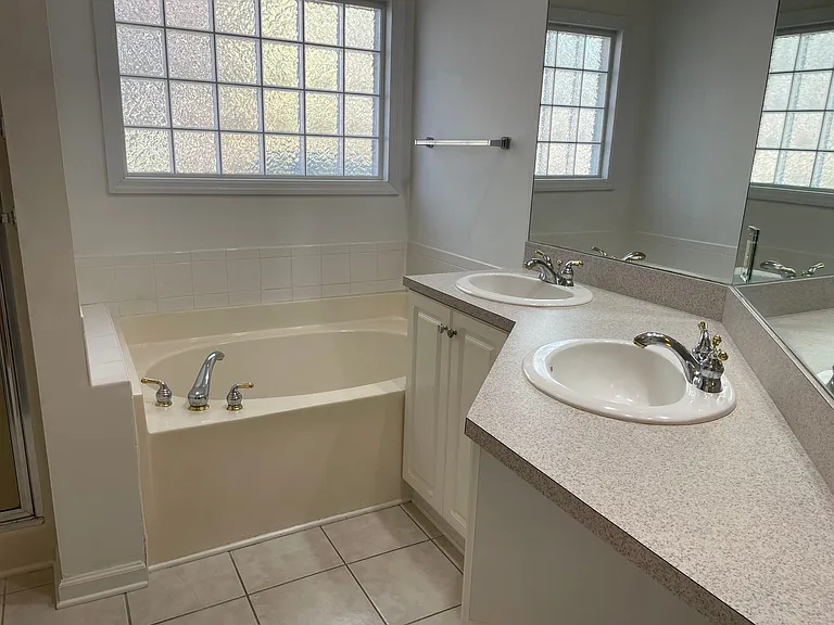 621 Riverwood Dr SE — Photo 28