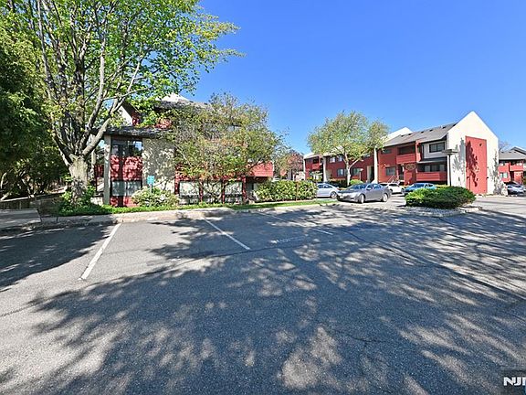 2nd image of 101 River Rd APT B3